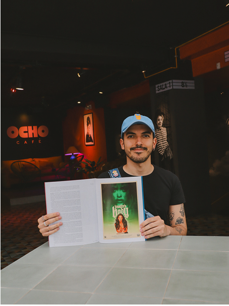 Luis López en su estudio